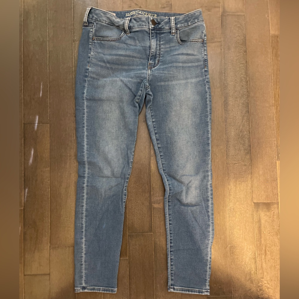 AE light wash denim jeggings